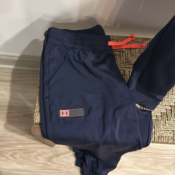 Under Armour Women’s Track Suit - Loose Fit - Picture 3 of 6